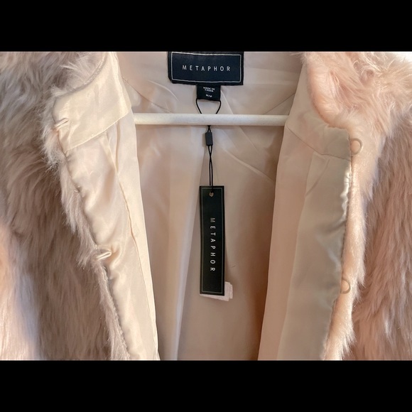 NEW Metaphor Soft Pink Faux Fur Coat. Size Medium. Make An Offer. - Picture 9 of 9